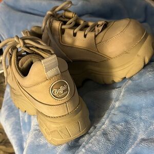 Buffalo London Women's Tan Sneakers